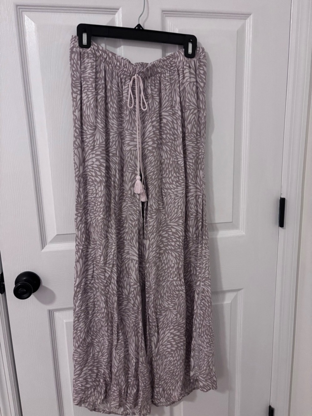 NWOT Bohemian Drawstring Flowy Pants with Slit  in Light Mauve